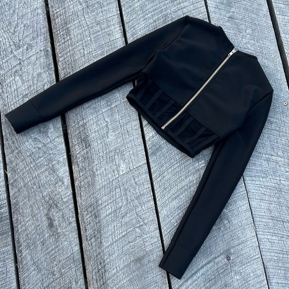 Bella Barnett Cropped Long Sleeved Shirt - Picture 3 of 4